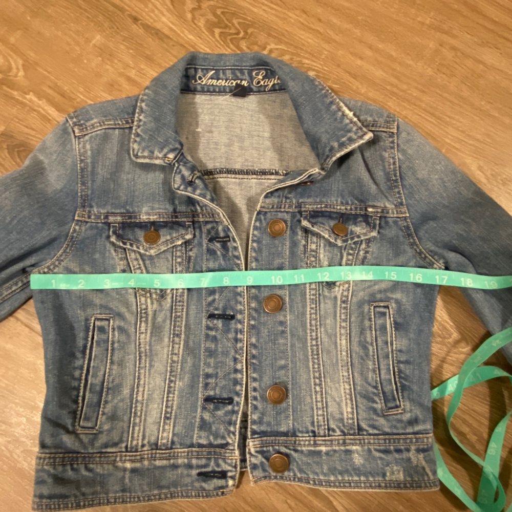 Women’s cropped Jean jacket American Eagle